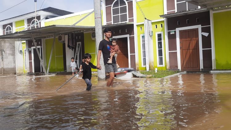 Banjir di Perumahan The Arthera Hills Desa Jayasampurna Kecamatan Serang Baru, Kabupaten Bekasi.