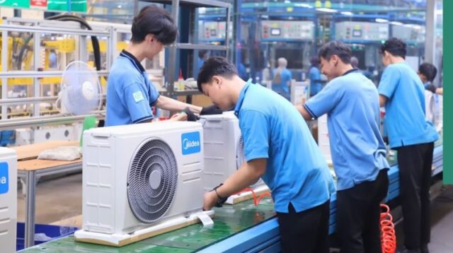 Dalam beberapa hari terakhir, Wakil Bupati Asep Surya Atmaja telah mengunjungi sekitar 10 perusahaan di Kabupaten Bekasi, termasuk PT Jaya Refrigeration Equipment (Midea Indonesia).