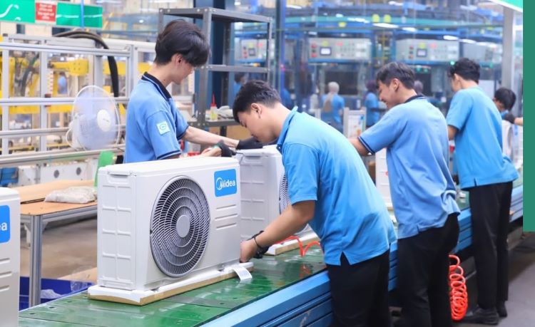 Dalam beberapa hari terakhir, Wakil Bupati Asep Surya Atmaja telah mengunjungi sekitar 10 perusahaan di Kabupaten Bekasi, termasuk PT Jaya Refrigeration Equipment (Midea Indonesia).