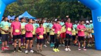 Ratusan peserta dari berbagai kalangan, mulai dari mahasiswa, komunitas lari, hingga masyarakat umum, memadati kawasan Ecopark Cikarang Timur, Kabupaten Bekasi. Para pelari menempuh rute sepanjang lima kilometer di acara acara lari 5K bertajuk Break Free Run 2025 yang digelar pada Minggu (11/05).