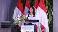Menteri Komunikasi dan Digital Indonesia, Meutya Hafid saat menghadiri peluncuran Program Rumah untuk Karyawan Industri Media di Perumahan Gran Harmoni, Desa Muktiwari, Kecamatan Cibitung, Kabupaten Bekasi, Selasa (06/05).