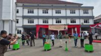 Kejaksaan Negeri (Kejari) Kabupaten Bekasi melakukan pemusnahan barang bukti narkoba yang sudah berkekuatan hukum tetap (incraht) di halaman kantor kejaksaan setempat pada Rabu (07/05).