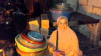 Salah satu pedagang di Pasar Bojong Kedungwaringin, Nur Afiah.