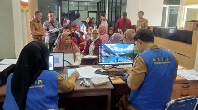 Pekan Sidepi di Desa Hegarmukti, Kecamatan Cikarang Pusat sejak tanggal 05 hingga 09 Mei 2025 mendatang. Sejak dimulai, sebanyak 106 layanan administrasi kependudukan telah diberikan kepada masyarakat.