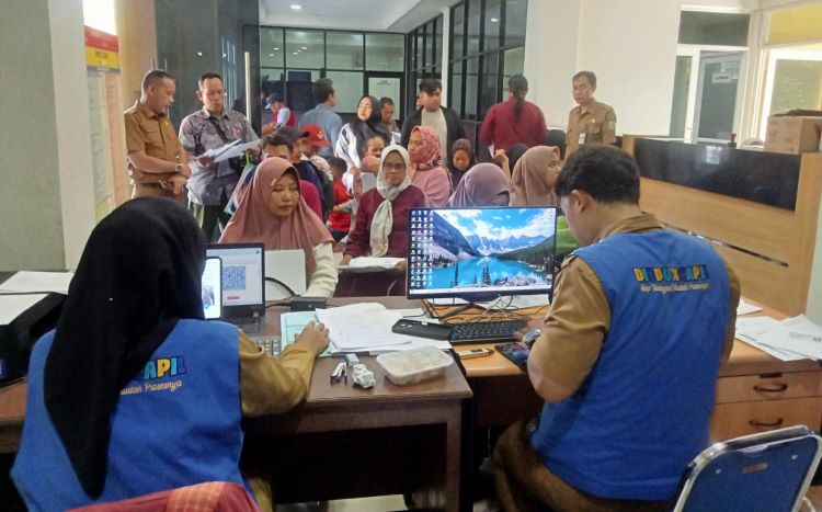 Pekan Sidepi di Desa Hegarmukti, Kecamatan Cikarang Pusat sejak tanggal 05 hingga 09 Mei 2025 mendatang. Sejak dimulai, sebanyak 106 layanan administrasi kependudukan telah diberikan kepada masyarakat.