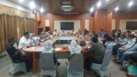 Rapat gabungan DPRD Kabupaten Bekasi yang dihadiri Komisi I, Komisi III, Dinas Cipta Karya dan Tata Ruang, Dinas Pertahanan Perumahan dan Pemukiman, Dinas Penanaman Modal dan Perizinan Terpadu Satu Pintu, perwakilan warga, bank, serta pihak pengembang Perumahan La Palma Grande Setu.
