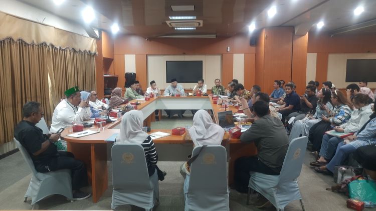 Rapat gabungan DPRD Kabupaten Bekasi yang dihadiri Komisi I, Komisi III, Dinas Cipta Karya dan Tata Ruang, Dinas Pertahanan Perumahan dan Pemukiman, Dinas Penanaman Modal dan Perizinan Terpadu Satu Pintu, perwakilan warga, bank, serta pihak pengembang Perumahan La Palma Grande Setu.
