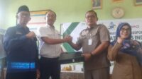 PT Nippo Mechatronics Indonesia menunjukkan kepeduliannya terhadap dunia pendidikan dengan menyalurkan program Corporate Social Responsibility (CSR) berupa 25 unit laptop untuk SDN Telajung 04, Kecamatan Cikarang Barat, Kabupaten Bekasi. Bantuan ini disalurkan melalui Baznas Kabupaten Bekasi sebagai respon atas musibah angin puting beliung yang sebelumnya melanda sekolah tersebut.
