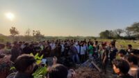 Jenazah AD dimakamkan di Tempat Pemakaman Umum (TPU) Astana Jati, Desa Jatireja, setelah sebelumnya dishalatkan di rumah duka. Puluhan pelayat, termasuk keluarga, teman dekat, hingga warga sekitar, turut hadir mengiringi kepergian almarhum ke tempat peristirahatan terakhirnya, Kamis (12/06) sore.