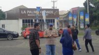 DPRD Kabupaten Bekasi mendesak Pemerintah Kabupaten Bekasi untuk  menyegel marketing gallery Perumahan La Palma Grande. Langkah ini diambil agar pihak developer menyelesaikan sejumlah persoalan yang telah diadukan warga beberapa waktu lalu sebelum melakukan penjualan unit baru.