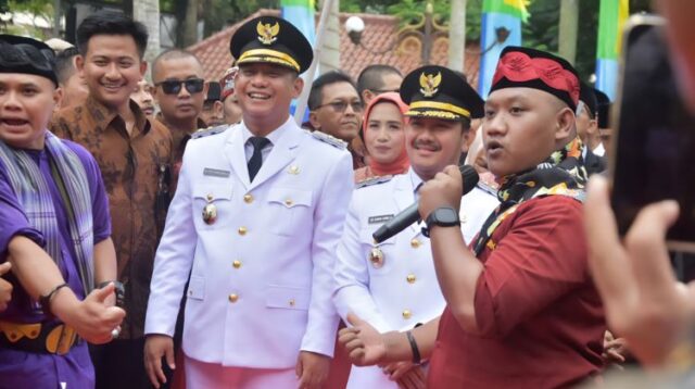 Ade Kuswara Kunang dan Asep Supria Atmaja telah resmi dilantik sebagai Bupati dan Wakil Bupati Bekasi untuk periode 2025–2030 pada Kamis (20/02).