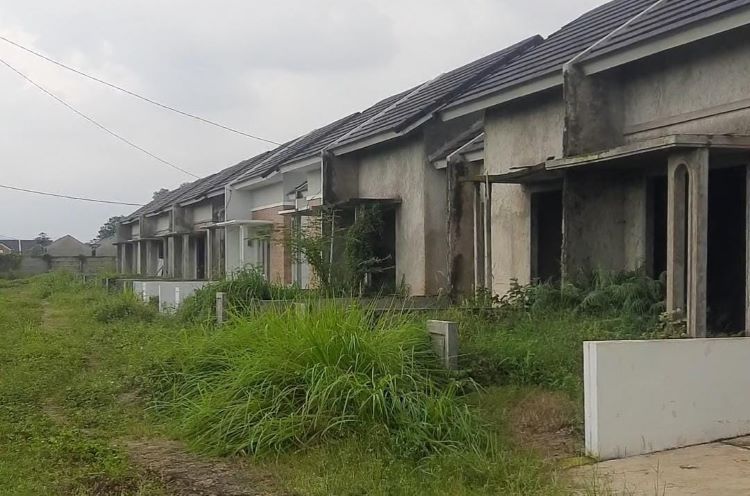 Perumahan yang dikeluhkan warga karena pembangunannya mangkrak, La Palma Grande, rupanya tidak memiliki izin. Salah satunya, persetujuan bangunan gedung (PBG) yang tak kunjung diurus pihak pengembang.