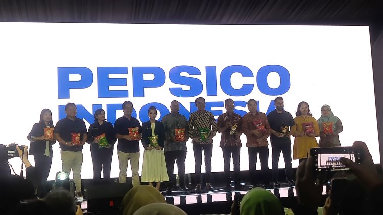 Tiga merek makanan ringan populer, yaitu Cheetos, Lays, dan Doritos, kini resmi kembali hadir di pasar Indonesia usai diproduksi kembali oleh PT PepsiCo Indonesia Foods and Beverages (PepsiCo Indonesia) di pabrik baru mereka yang berlokasi di wilayah Kecamatan Cikarang Pusat, Kabupaten Bekasi.