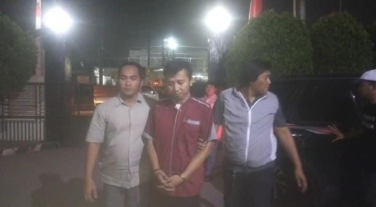 Unit Reserse Kriminal (Reskrim) Polsek Cikarang Utara berhasil menangkap seorang pria berinisial B, yang diduga sebagai pelaku utama dalam kasus penipuan penyaluran tenaga kerja. Penangkapan dilakukan setelah pelaku menjadi buron selama tujuh hari.