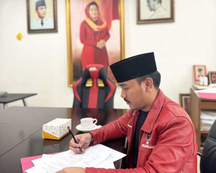 Bupati Bekasi, Ade Kuswara Kunang.