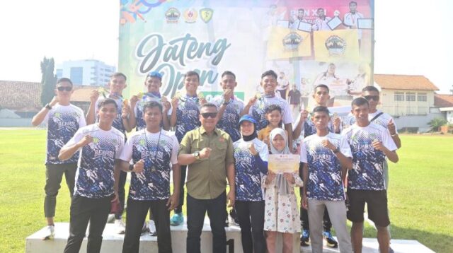 Tim atletik Kabupaten Bekasi tampil sebagai Juara Umum dalam Kejuaraan Nasional (Kejurnas) Jawa Tengah (Jateng) Open 2025 dengan mengumpulkan total 6 medali emas dan 2 medali perak, mengungguli daerah-daerah lainnya.