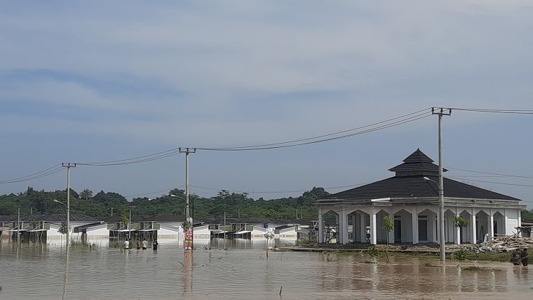 Banjir kembali menggenangi Perumahan The Arthera Hill Ekstension di Desa Jayasampurna, Kecamatan Serang Baru, Kabupaten Bekasi. Luapan air dari Kali Cikarang merendam ratusan rumah, perabotan, dan memutus aktivitas warga di kawasan tersebut