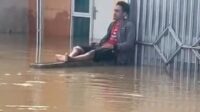 Salah satu warga mengungkapkan kekecewaannya melalui unggahan di akun TikTok @icankqlastar, menyebut banjir di Perumahan Grand Cikarang Village (GCV) di Desa Jayasampurna, Kecamatan Serang Baru sudah terjadi dua kali dalam tahun ini.