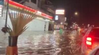 Hujan deras yang mengguyur wilayah Kabupaten Bekasi sejak Senin (07/07) sore telah menyebabkan banjir di sejumlah kawasan, termasuk kawasan perumahan elite Jababeka yang terletak di Desa Mekarmukti, Kecamatan Cikarang Utara. Banjir ini disebabkan oleh luapan Sungai Cilemahabang yang tidak mampu menampung debit air hujan.