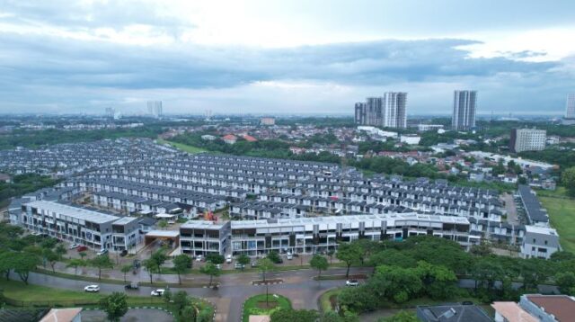 Sepanjang semester pertama 2025, LPCK sukses menjual sebanyak 688 unit dari segmen residensial, komersial, dan lahan industri. Produk unggulan seperti XYZ Series, Q Series, Cendana Spark, serta The Allegra @ Casa de Lago menunjukkan performa pra-penjualan yang solid di pasar properti.