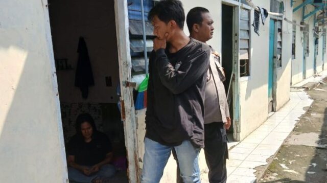 Seorang pria asal Malang, Jawa Timur, menjadi korban pemalakan disertai intimidasi setelah membatalkan pesanan jasa prostitusi online melalui aplikasi MiChat. Insiden ini terjadi di sebuah kontrakan di Jalan Pangeran Jayakarta, Desa Mekar Mukti, Kecamatan Cikarang Utara, Kabupaten Bekasi, pada Minggu (06/07).