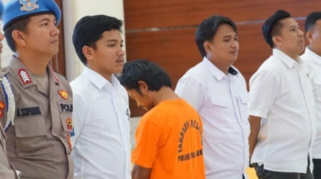 Kepolisian berhasil mengungkap kasus kekerasan seksual terhadap seorang anak perempuan berusia 13 tahun berinisial NAS di Cikarang Selatan, Kabupaten Bekasi. Pelaku, RS (34), yang merupakan ayah tiri korban, ditangkap setelah sempat melarikan diri dan bersembunyi di Kampung Burujul, Cisempur, Cibalong, Kabupaten Tasikmalaya pada 8 Juli 2025 sekitar pukul 14.00 WIB.