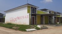 Perumahan The Arthera Hill Esktension di Desa Jayasampurna, Kecamatan Serang Baru kembali menjadi sorotan setelah diterjang banjir sebanyak enam kali dalam kurun waktu satu tahun sejak dibangun. Ratusan warga yang semula bertahan akhirnya menyerah dan memilih meninggalkan rumah mereka, menyisakan hanya sebagian kecil yang bertahan karena alasan biaya.
