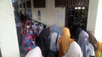 Hari pertama masuk sekolah tahun ajaran baru 2025/2026 menjadi momen penuh antusiasme, khususnya bagi para orang tua siswa baru tingkat Sekolah Dasar (SD) di Cikarang, Kabupaten Bekasi. Pemandangan ini terlihat di beberapa sekolah, di mana para orang tua datang lebih pagi untuk mendampingi anak-anak mereka, seperti halnya di SD Negeri Sukadami 04, Kecamatan Cikarang Selatan.