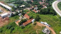 Sekolah Dasar Negeri (SDN) Burangkeng 04, Kecamatan Setu, Kabupaten Bekasi terhimpit proyek pembangunan Jalan Tol Jakarta-Cikampek Selatan (Japek Selatan) Paket IIA Setu – Sukaragam