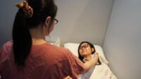 PT Lippo Cikarang Tbk. (LPCK), pengembang kawasan berstandar internasional Lippo Cikarang Cosmopolis (LCC), bersama Siloam Hospitals Lippo Cikarang menggelar program kesehatan bertajuk SELANGKAH (Semangat Lawan Kanker). Program ini bertujuan untuk meningkatkan kesadaran masyarakat terhadap deteksi dini kanker payudara melalui layanan skrining USG payudara gratis.