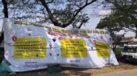 Sejumlah warga di Perumahan Cikarang Baru, Kelurahan Sertajaya, Kecamatan Cikarang Timur, Kabupaten Bekasi, menggelar aksi penolakan terhadap pembangunan Masjid As-Sajadah. Penolakan tersebut didasarkan pada dugaan bahwa pembangunan masjid dilakukan di atas lahan fasilitas sosial (fasos) dan fasilitas umum (fasum) yang belum memiliki izin. Selain itu, warga keberatan jika fungsi awal lahan sebagai ruang terbuka hijau, sarana olahraga, dan taman dialihkan menjadi tempat ibadah.
