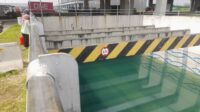 Sebuah underpass di kawasan industri MM2100, Cikarang Barat, Kabupaten Bekasi menjadi viral setelah air yang menggenang di lokasi tersebut dijadikan tempat berenang oleh anak-anak sekitar.