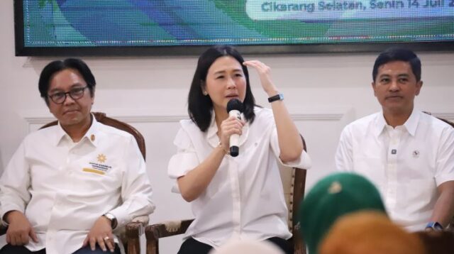 Wakil Menteri Pemberdayaan Perempuan dan Perlindungan Anak, Veronica Tan saat menghadiri acara “Gerakan Bersama Desa/Kelurahan Siaga TB” di Desa Sukadami, Cikarang Selatan, Kabupaten Bekasi, Senin (15/07) kemarin.