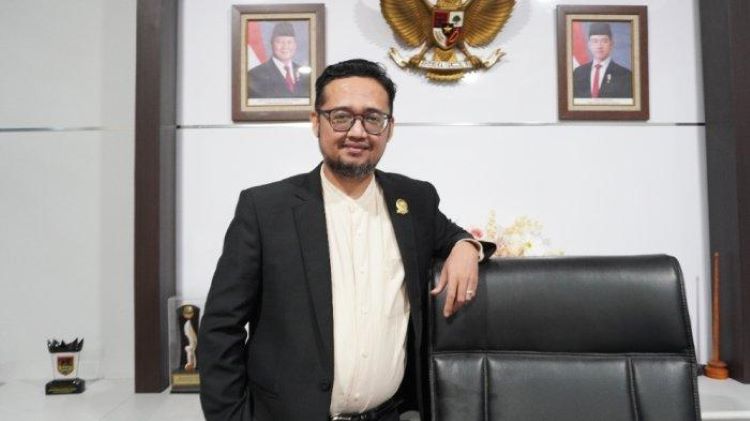 Ketua DPRD Kabupaten Bekasi, Ade Sukron mendorong Bupati Bekasi, Ade Kuswara Kunang, untuk segera mengisi kekosongan jabatan Sekretaris Daerah (Sekda) yang saat ini belum terisi.