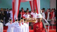 Bupati Bekasi, Ade Kuswara Kunang, bertindak sebagai Inspektur Upacara Peringatan Hari Ulang Tahun (HUT) Kemerdekaan Republik Indonesia ke-80 di Kabupaten Bekasi, Minggu (17/08).