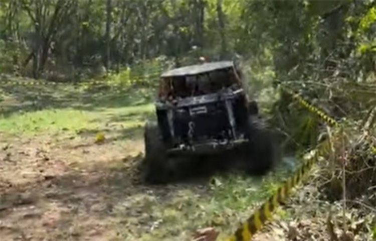 Kawasan Bumi Perkemahan (Buper) Karang Kitri di Desa Karangmulya, Kecamatan Bojongmangu, Kabupaten Bekasi, menjadi sorotan utama para pencinta olahraga off-road dalam gelaran bergengsi National Championship Adventure Competition 2025. Acara yang berlangsung pada 1-3 Agustus ini diselenggarakan oleh Indonesian Off-road Federation (IOF) dan mempertemukan ratusan rider profesional dari berbagai provinsi di Indonesia.
