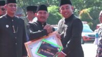 Kepala Dinas Perumahan Rakyat, Kawasan Permukiman dan Pertanahan (Disperkimtan) Kabupaten Bekasi, Nurchaidir, berhasil meraih juara pertama dalam Lomba Anugerah ASN Inovatif Kabupaten Bekasi Tahun 2025 untuk kategori Jabatan Pimpinan Tinggi (JPT) Pratama. Penghargaan tersebut diserahkan langsung oleh Bupati Bekasi, Ade Kuswara Kunang, dalam rangkaian Upacara Peringatan Hari Jadi Kabupaten Bekasi ke-75 yang berlangsung di Plaza Pemkab, Cikarang Pusat, Jumat (15/08).