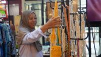 PT Lippo Cikarang Tbk (LPCK) memberikan ruang bagi pelaku Usaha Mikro, Kecil, dan Menengah (UMKM) Kabupaten Bekasi untuk mempromosikan sekaligus memasarkan produk unggulan mereka pada acara pameran bertajuk “Etalase UMKM Lokal” yang digelar pada 23-24 Agustus 2025 di Lippo Mall Cikarang.