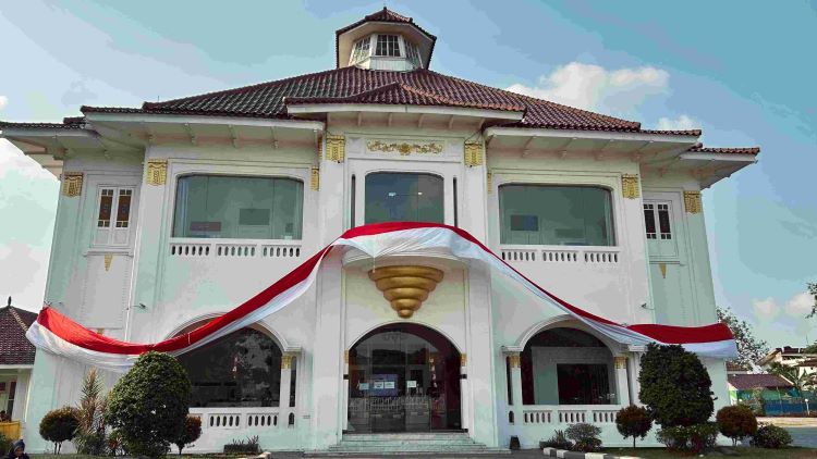Menjelang peringatan Kemerdekaan Republik Indonesia dan  Hari Jadi Kabupaten Bekasi yang ke-75, Museum Gedung Juang 45 di Tambun Selatan kembali menjadi destinasi favorit masyarakat dari berbagai kalangan. Museum ini tidak hanya menawarkan wisata sejarah, tetapi juga menjadi sarana edukasi yang menarik bagi siswa dari berbagai jenjang pendidikan, mulai dari PAUD hingga SMA.