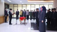Bupati Bekasi, Ade Kuswara Kunang menyampaikan harapan besar kepada para pejabat yang baru dilantik, terutama terkait peningkatan Pendapatan Asli Daerah (PAD). Ia menekankan pentingnya inovasi Badan Pendapatan Daerah (Bapenda) dalam menggenjot pendapatan daerah melalui pajak, retribusi, dan sumber-sumber lainnya, tanpa membebani masyarakat kecil.