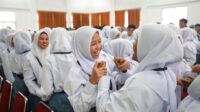 Pada tahun ajaran 2025/2026, sebanyak 44 siswa dari 17 kecamatan di Kabupaten Bekasi telah terdaftar di Sekolah Rakyat di Sentra Terpadu Pangudi Luhur (STPL), Bulak Kapal, Bekasi Timur, Kota Bekasi. Mereka berasal dari jenjang pendidikan SMA. Penetapan resmi siswa dilakukan oleh kepala daerah melalui Surat Keputusan (SK) Bupati Bekasi.