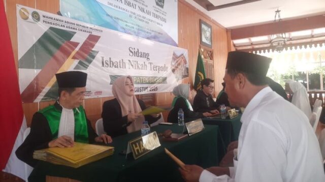 Nikah Isbat Terpadu dalam rangka Hari Jadi Kabupaten Bekasi ke-75, bekerja sama dengan Kementerian Agama dan Pengadilan Agama Cikarang.