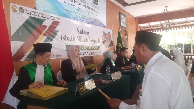 Nikah Isbat Terpadu dalam rangka Hari Jadi Kabupaten Bekasi ke-75, bekerja sama dengan Kementerian Agama dan Pengadilan Agama Cikarang.