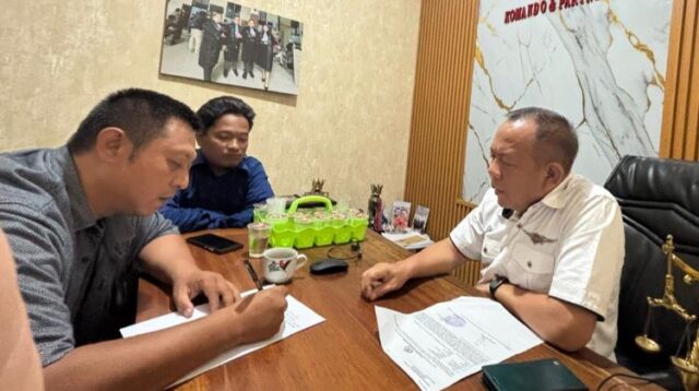 Yusup Sanjaya, Fian Mukti Nugroho (korban), AKBP Purn Sudiyono di Kantor Hukum Komando.