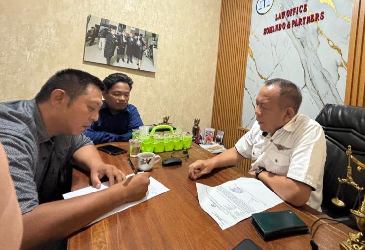 Yusup Sanjaya, Fian Mukti Nugroho (korban), AKBP Purn Sudiyono di Kantor Hukum Komando.