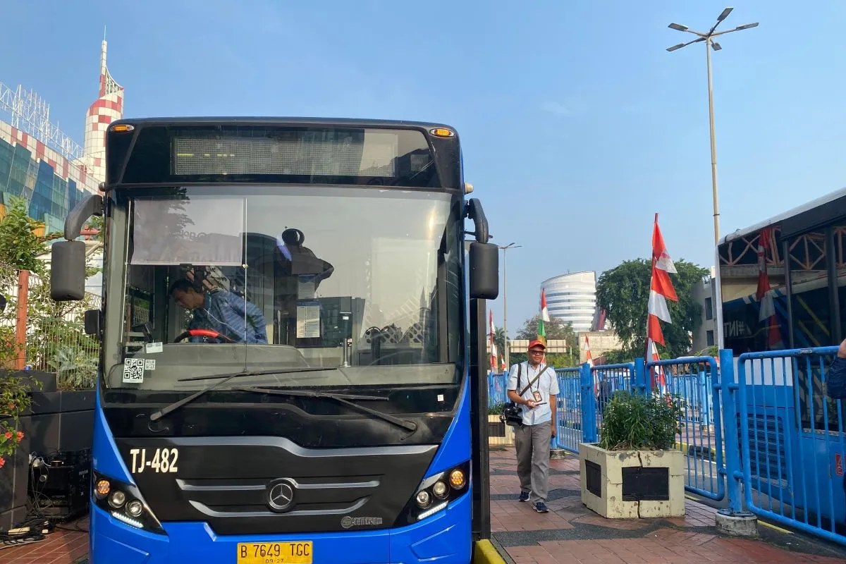 Pemerintah Kabupaten Bekasi mendukung pengembangan angkutan masal BRT Trans Jabodetabek dengan rute Jakarta – Cikarang. Kebaradannya diyakini mampu menjadi alternatif kendaraan pribadi yang bikin macet.