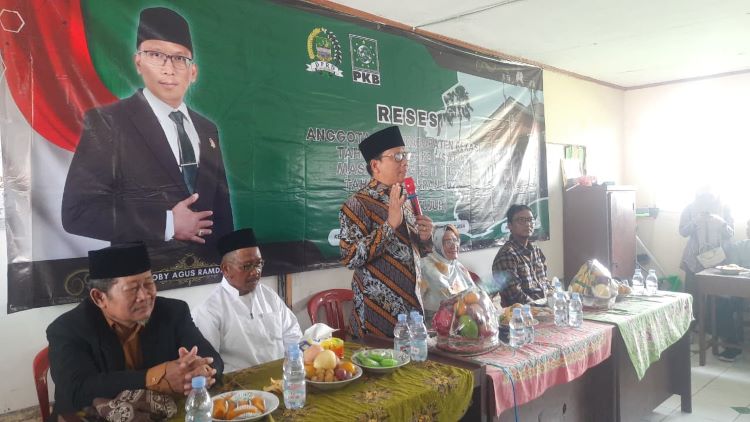 Anggota DPRD Kabupaten Bekasi dari Fraksi Partai Kebangkitan Bangsa (PKB), Boby Agus Ramdan, menggelar kegiatan reses masa sidang ketiga tahun 2025 di Aula Yayasan Pendidikan Islam Diniyah Takmiliyah Awwaliah Darul Muhtadin, Desa Karangraharja, Kecamatan Cikarang Utara, pada Jum’at (05/09)