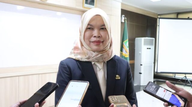 Bupati Bekasi, Ade Kuswara Kunang, melantik Ida Farida sebagai Penjabat (Pj) Sekretaris Daerah (Sekda) Kabupaten Bekasi, Senin (15/09). Pelantikan Ida dilakukan tiga pekan lebih usai penunjukannya sebagai Pelaksana Harian (Plh) Sekda Kabupaten Bekasi pada Jum’at 22 Agustus 2025 lalu.