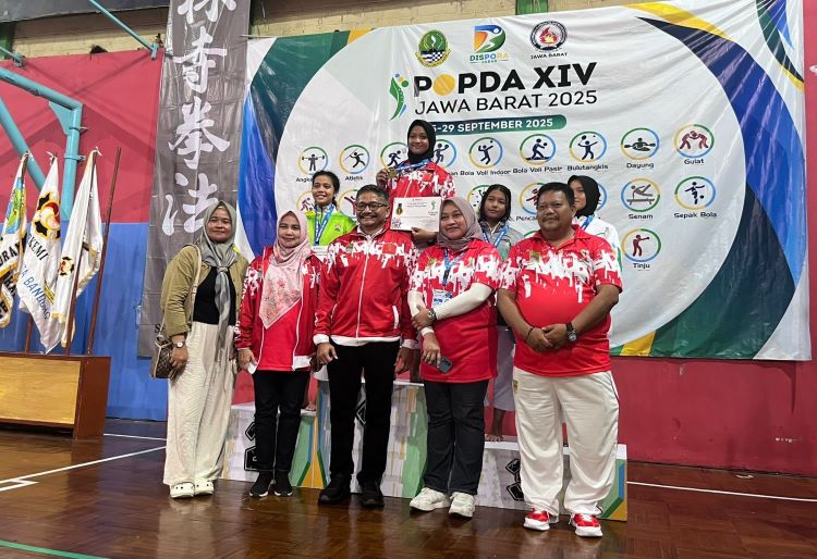 Cabang olahraga kempo berhasil mencatatkan rekor dengan menyumbangkan medali emas pertama bagi kontingen Kabupaten Bekasi dalam ajang Pekan Olahraga Pelajar Daerah (Popda) XIV Jawa Barat 2025. Prestasi ini diraih melalui perjuangan Nazifa Putri Aurelia (15), atlet muda berbakat dari nomor Randori Putri di atas 55 kilogram.