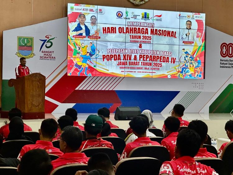 Kepala Dinas Kebudayaan, Pemuda dan Olahraga (Disdbupora) Kabupaten Bekasi, Iman Nugraha saat membuka peringatan Haornas 2025 sekaligus pelepasan kontingen Kabupaten Bekasi di ajang POPDA XIV Jawa Barat dan PEPARPERDA IV, Jum'at (12/09).